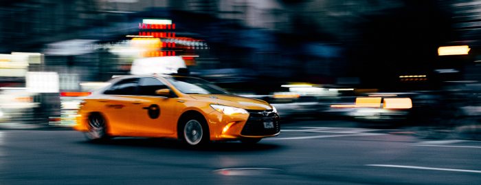 такси на дороге