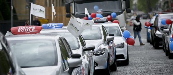 автомобили в пробке